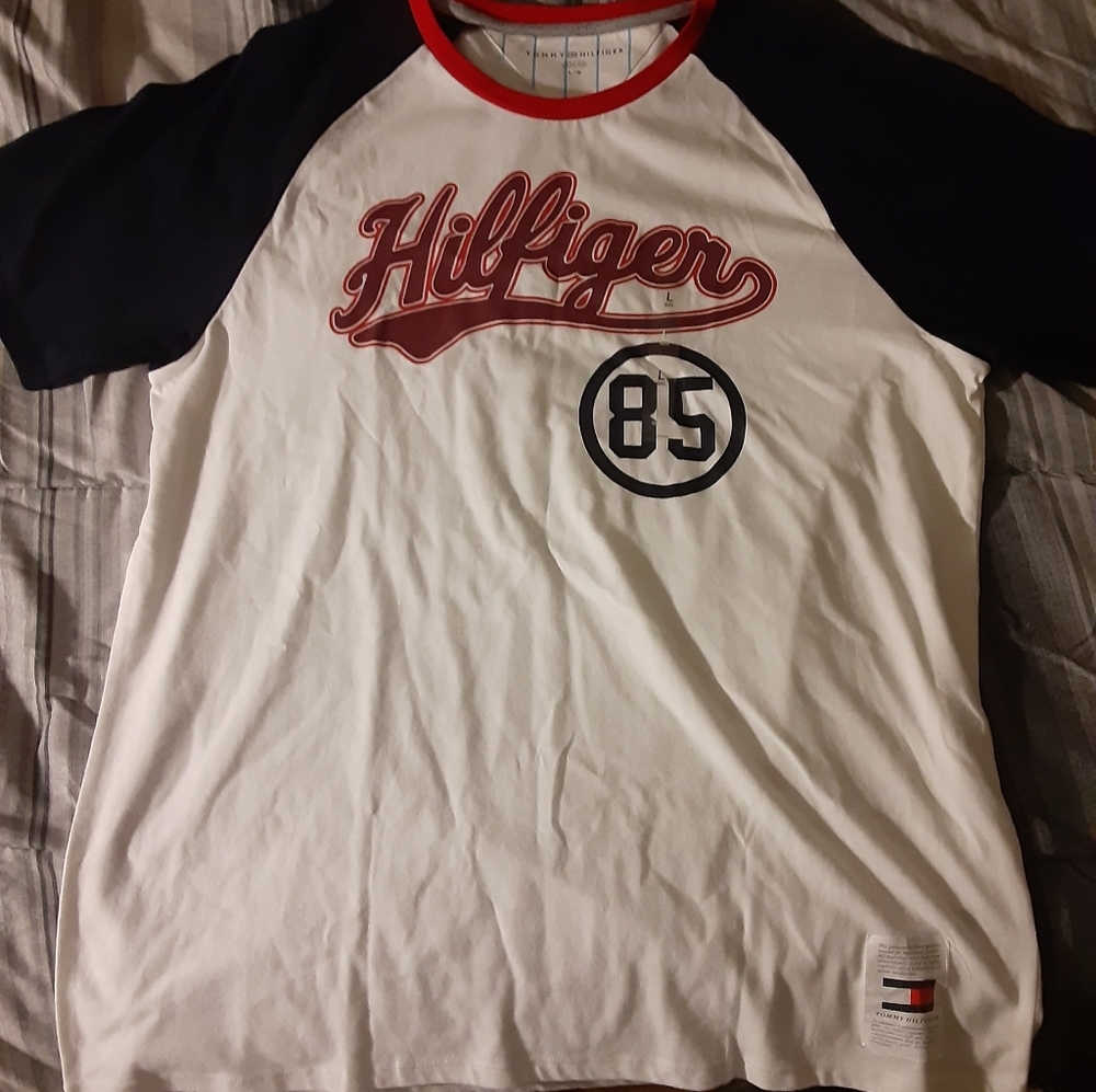 Tommy Hilfiger  varsity  style  tee